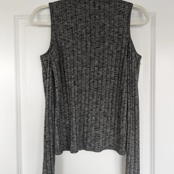 Express cold shoulder top - Picture 4 of 4